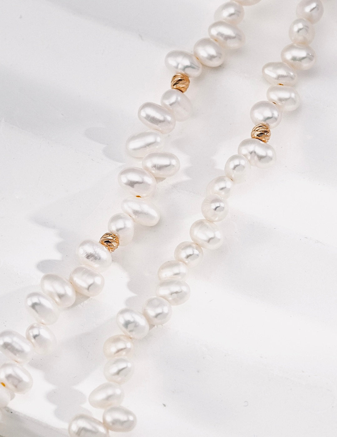 Luna Beads Oval Pearl Necklace