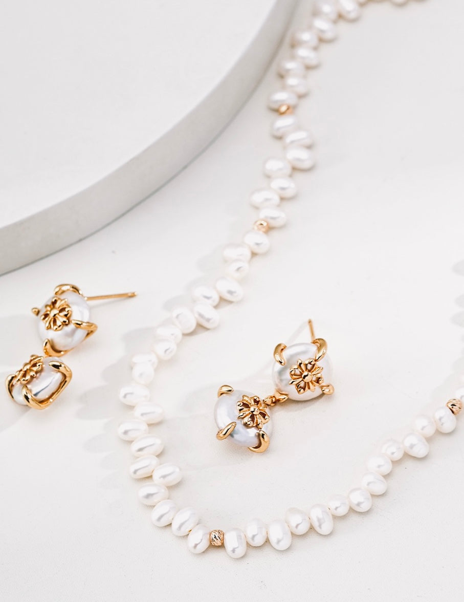 Luna Beads Oval Pearl Necklace
