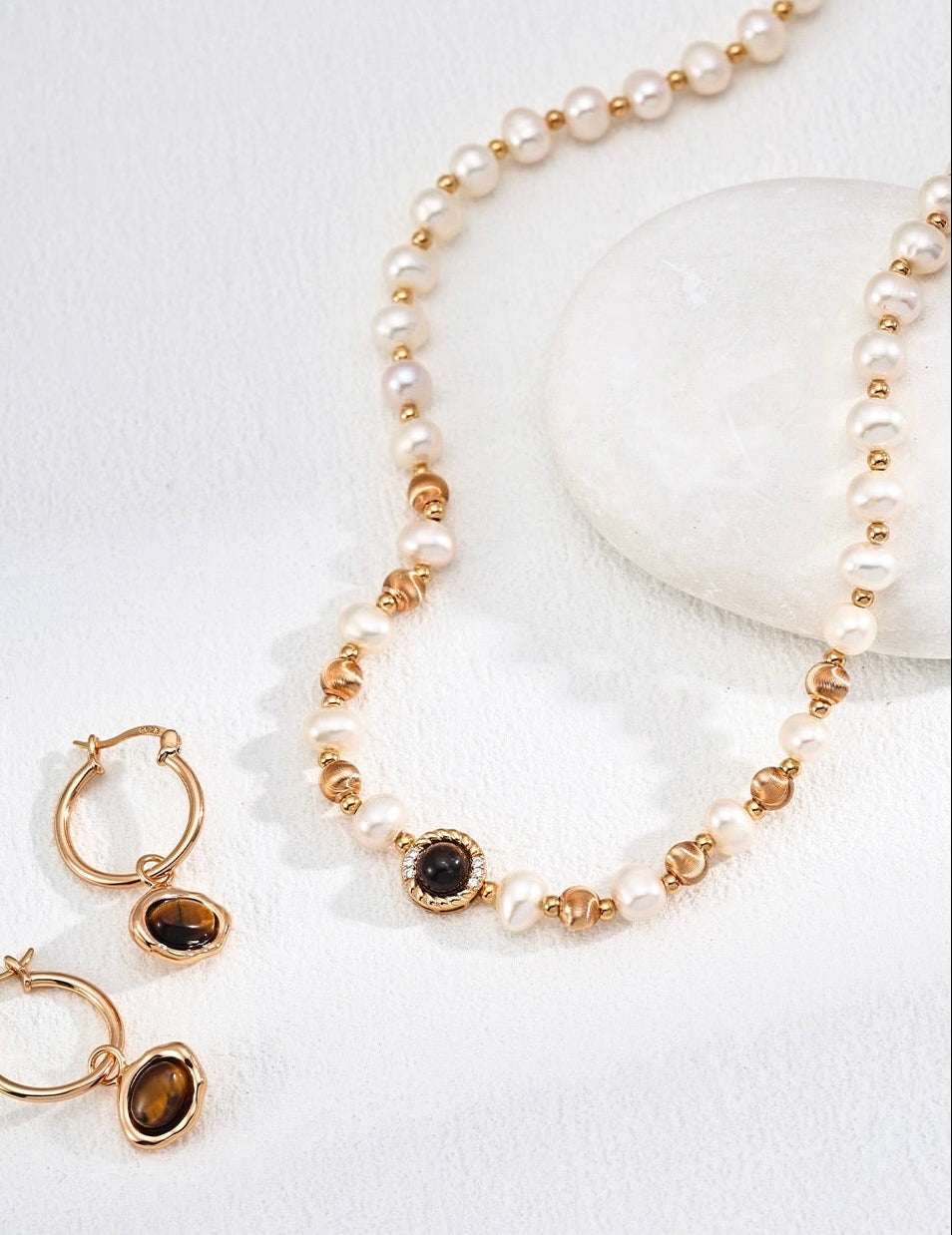 Noir Dot Pearl Necklace