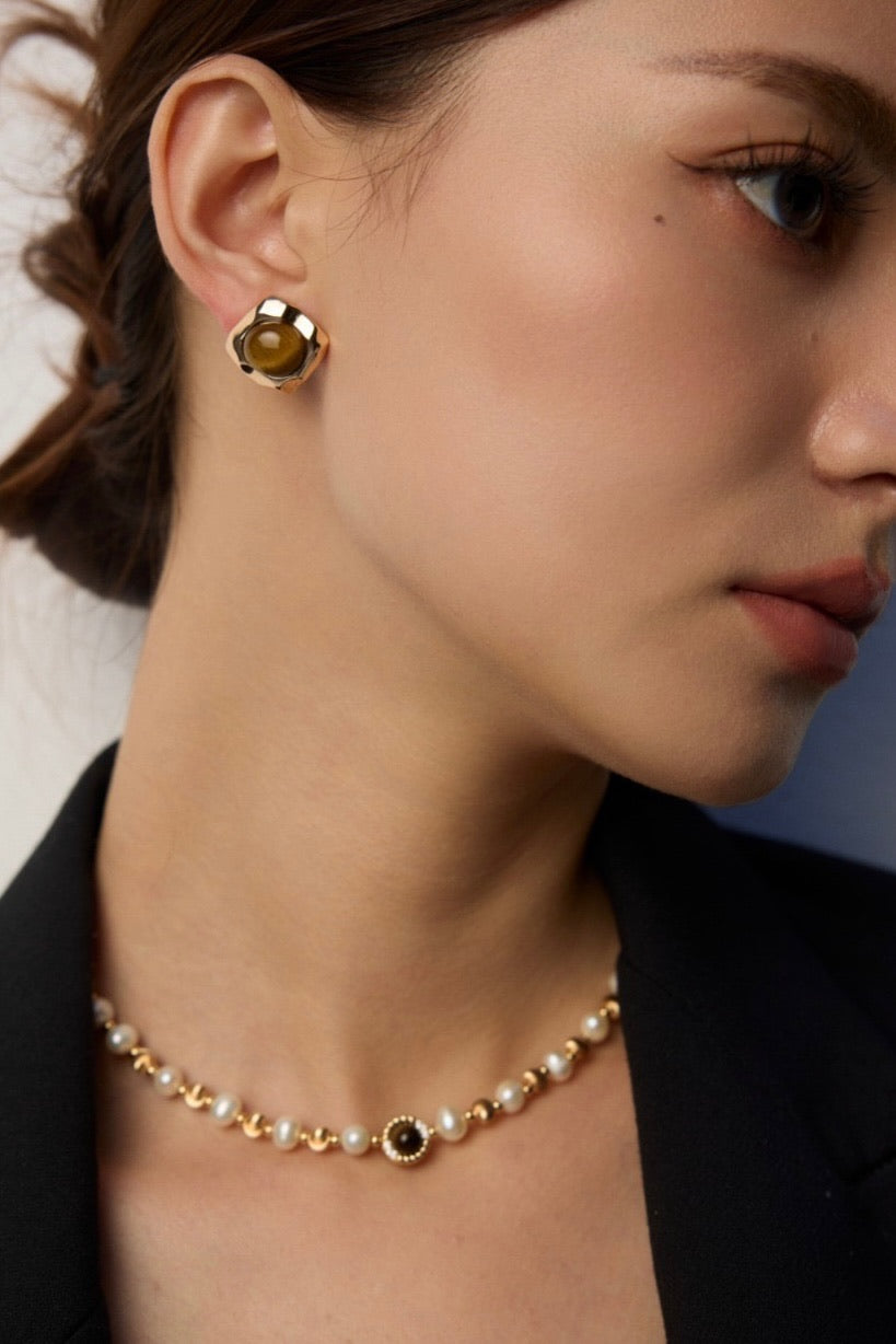 Noir Dot Pearl Necklace