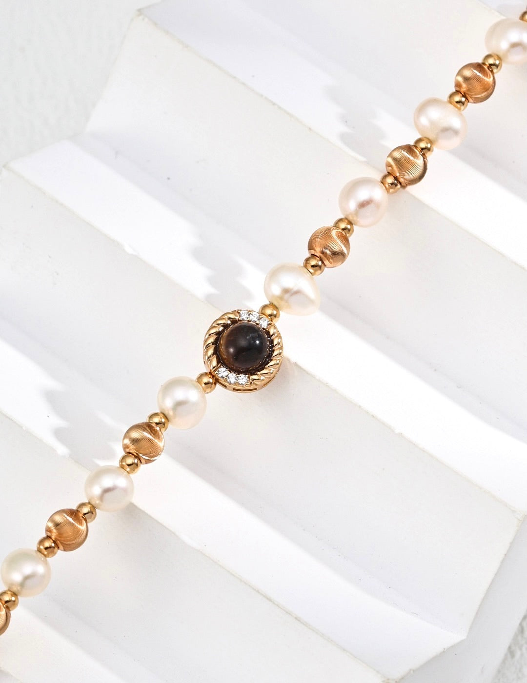 Noir Dot Pearl Necklace