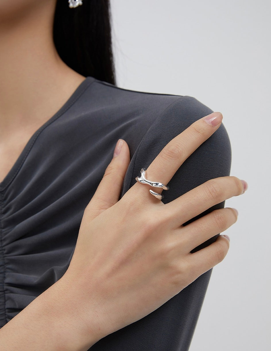 Fluid Twist Ring