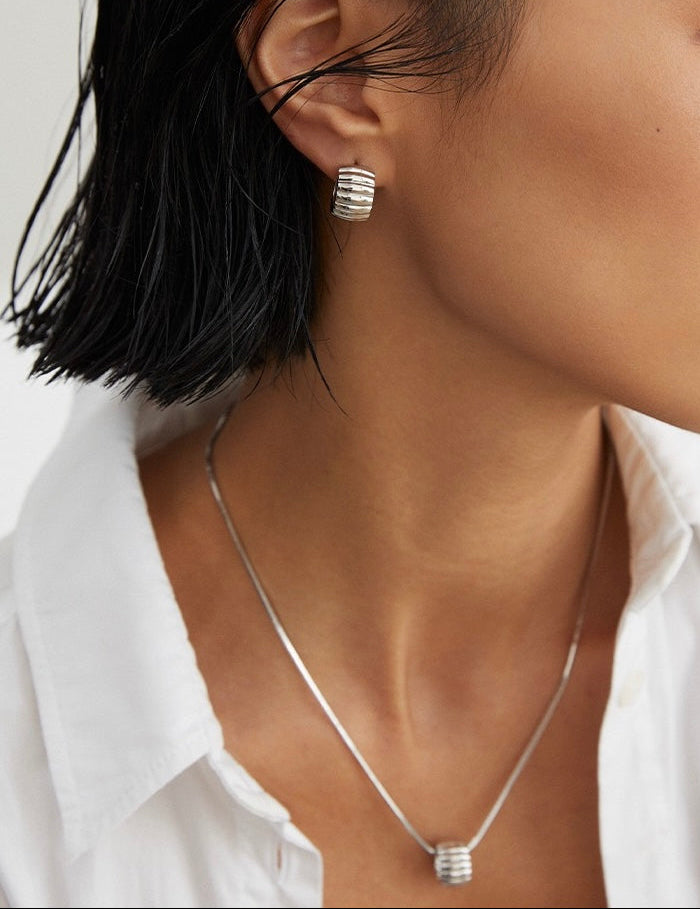 Ribbed Curve Hoops