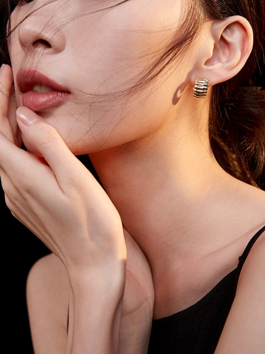 Ribbed Curve Hoops