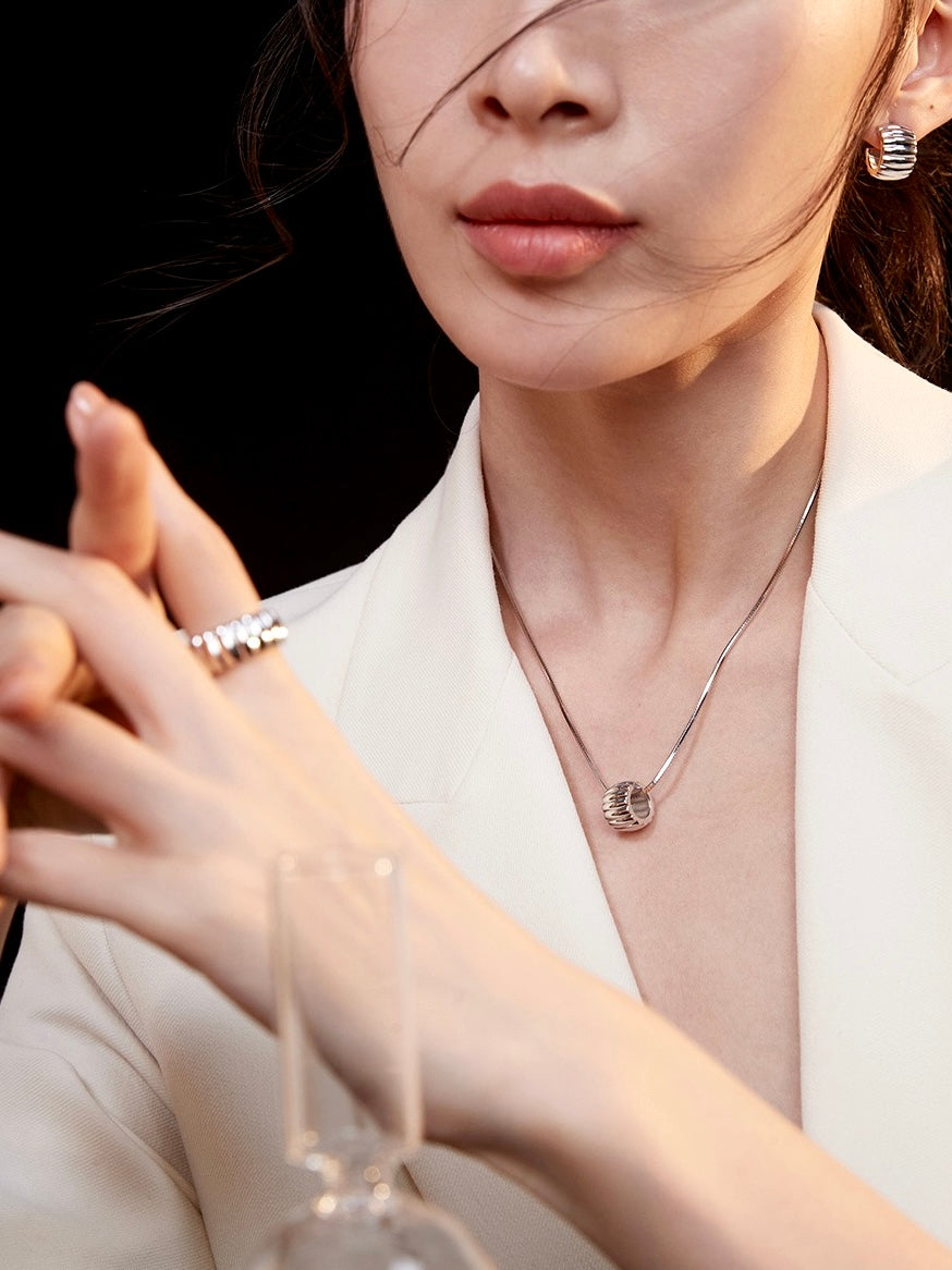 Ribbed Curve Hoops