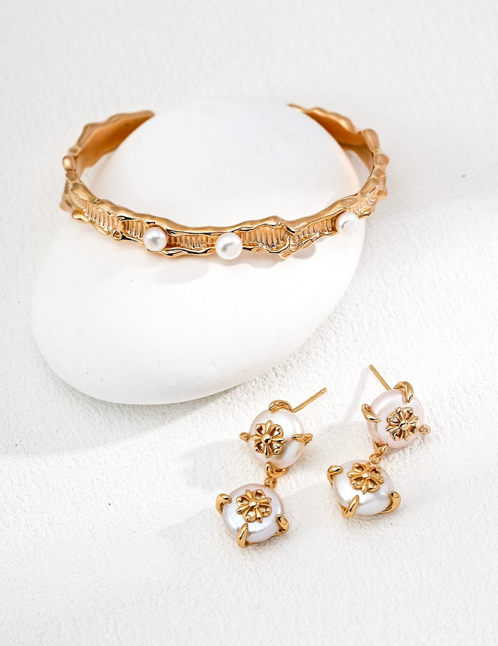 Ornella Coin Pearl earrings