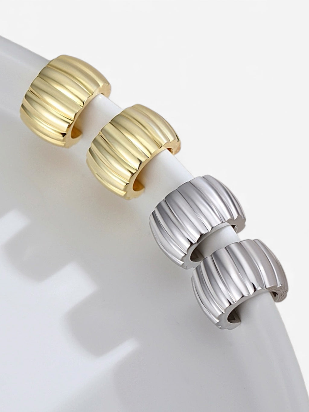 Ribbed Curve Hoops