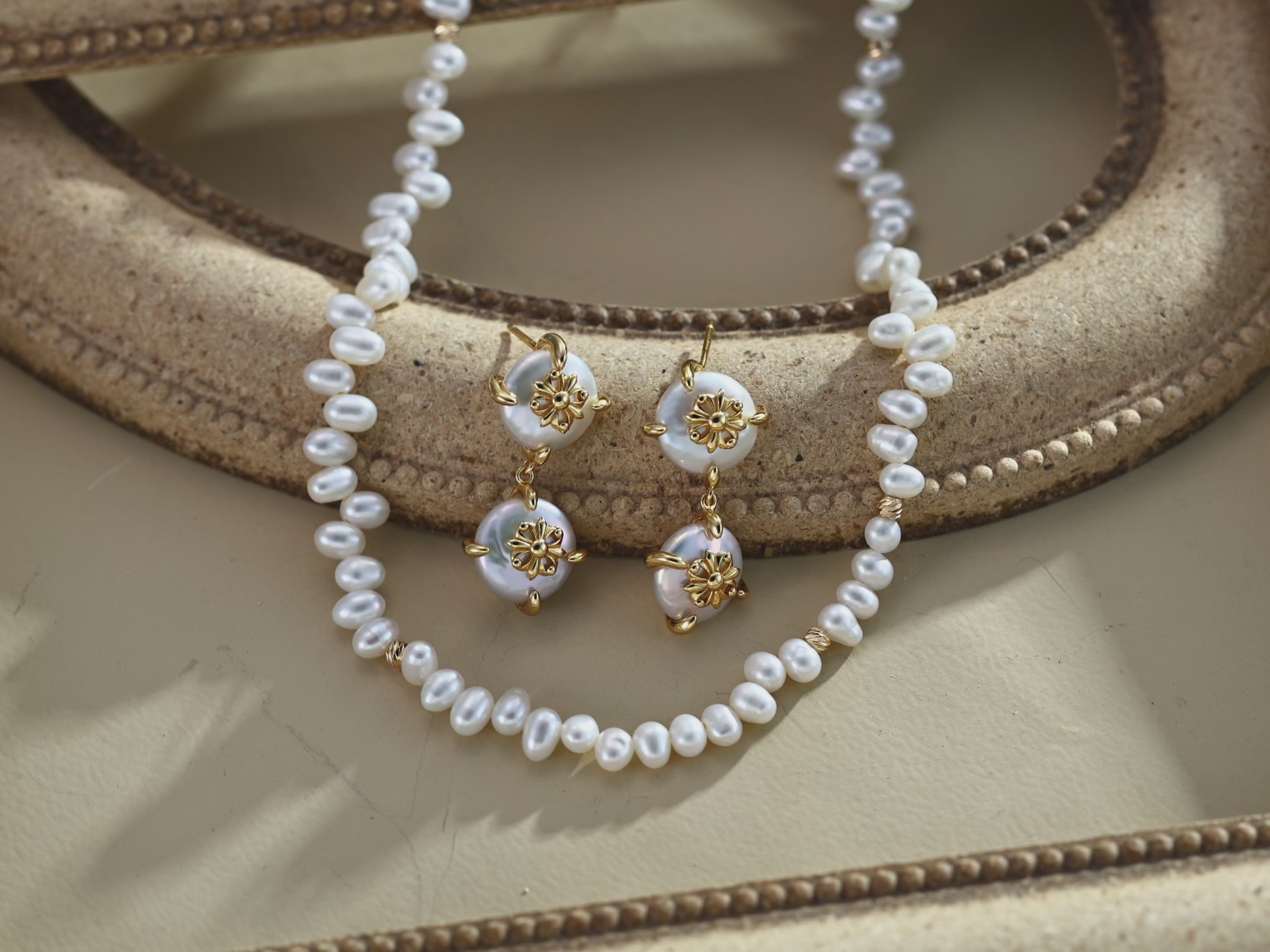 Luna Beads Oval Pearl Necklace